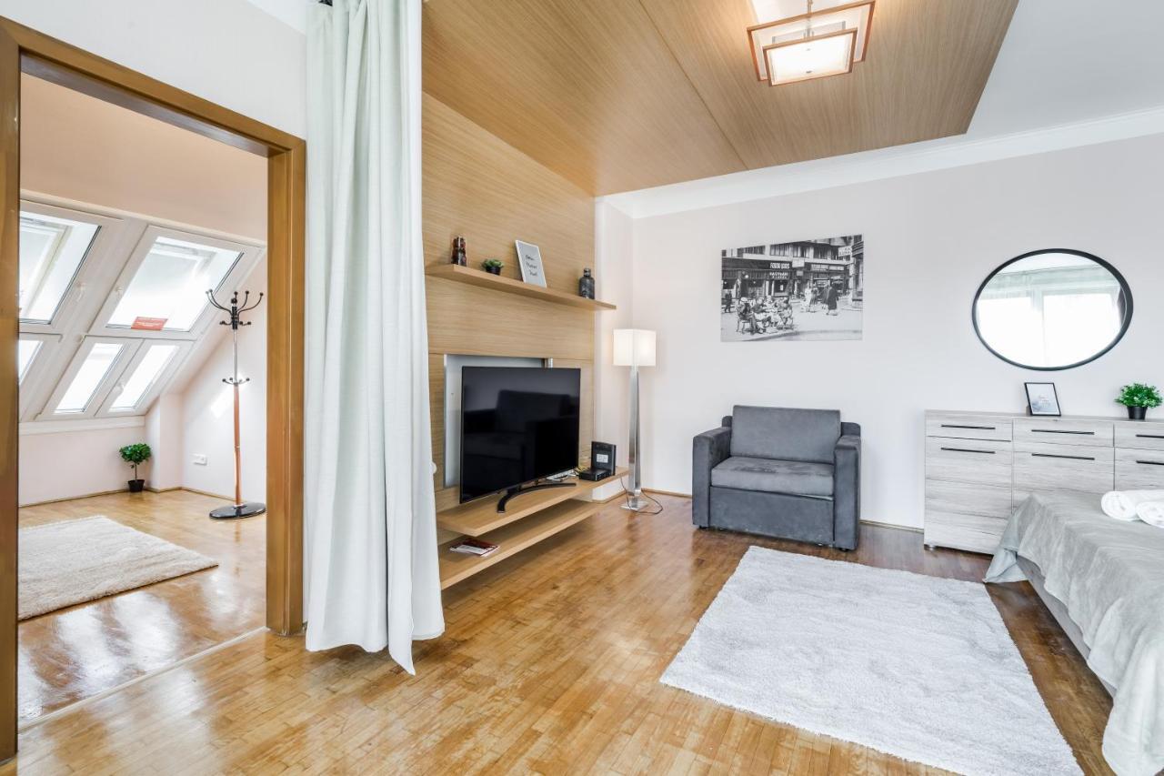 Bpr Timber Loft Home With Balcony Budapest Kültér fotó