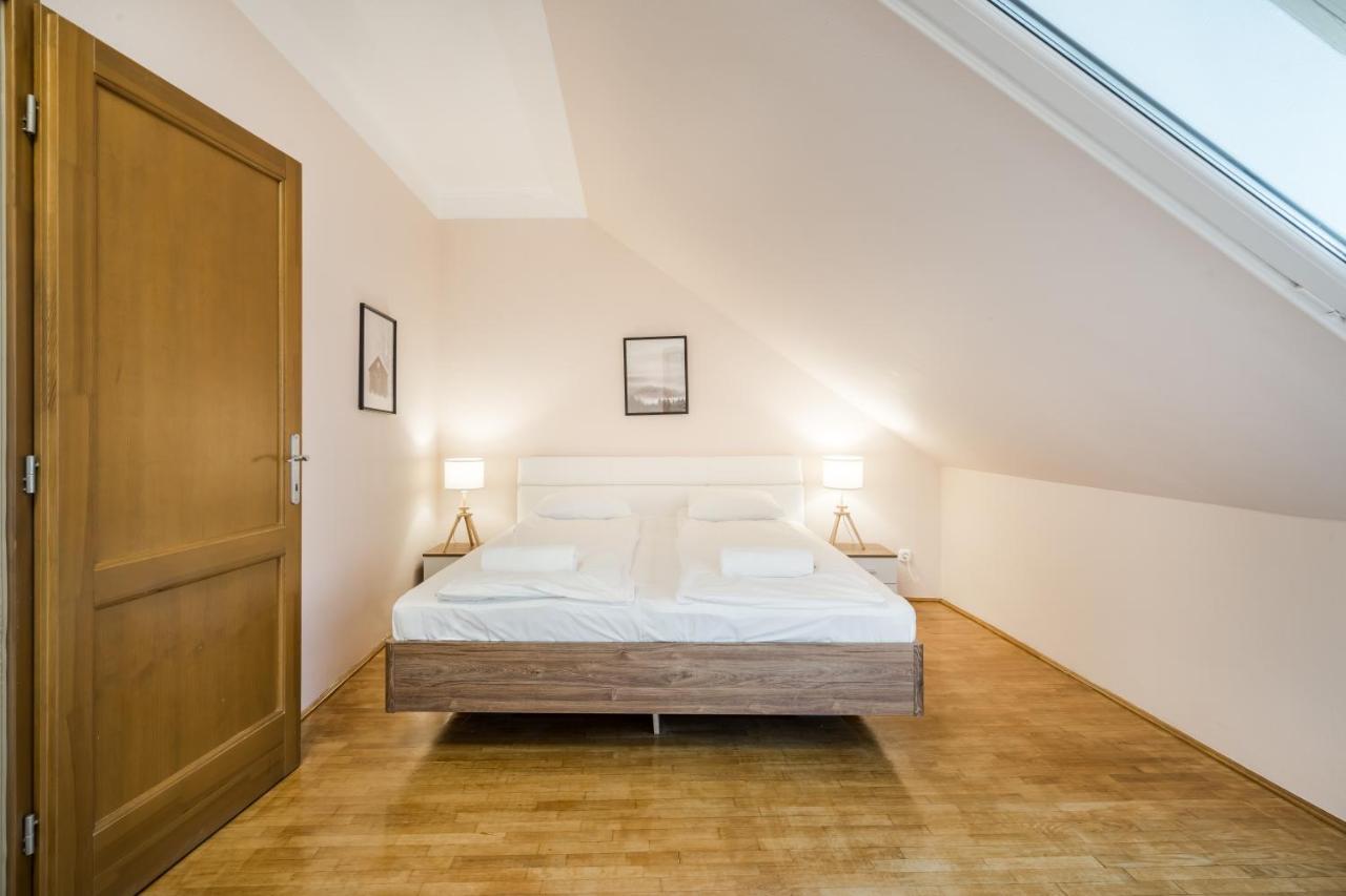 Bpr Timber Loft Home With Balcony Budapest Kültér fotó