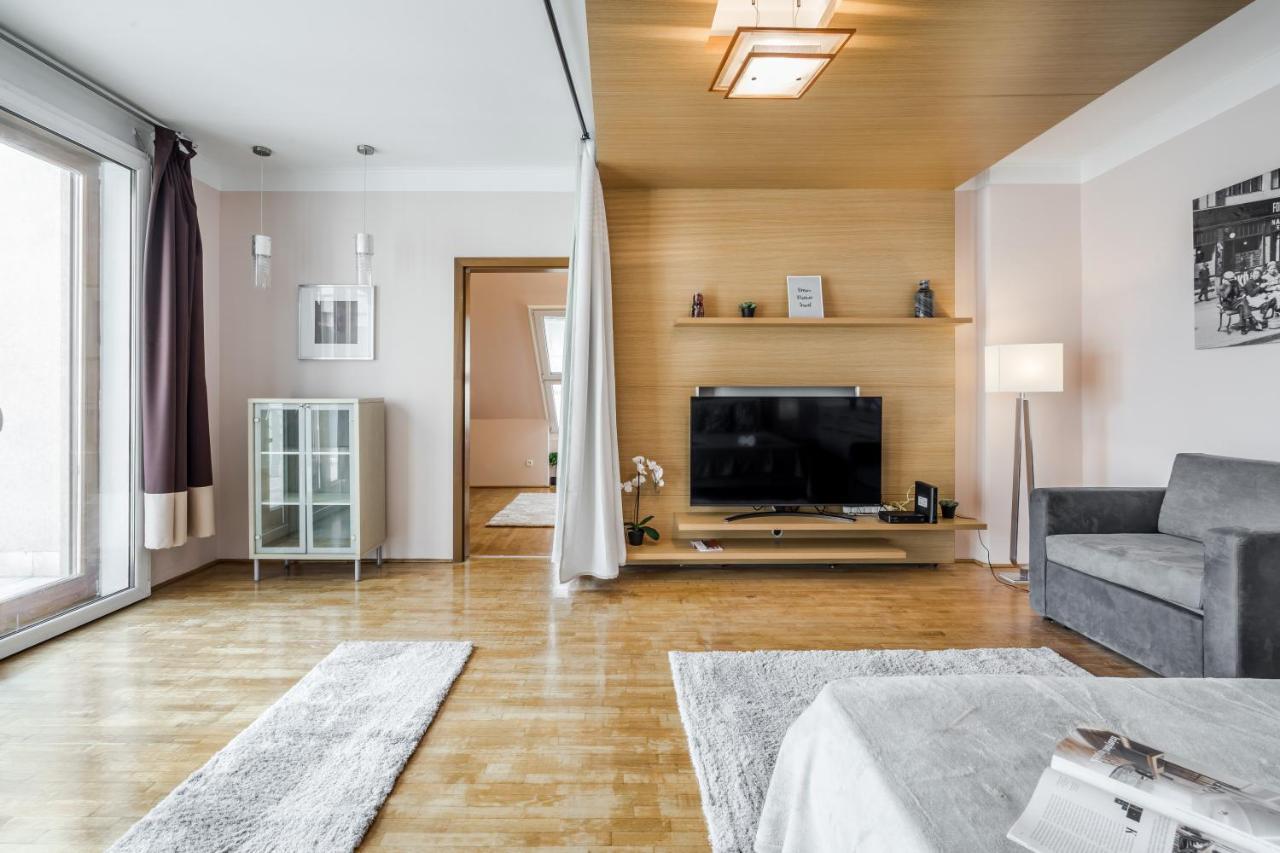 Bpr Timber Loft Home With Balcony Budapest Kültér fotó