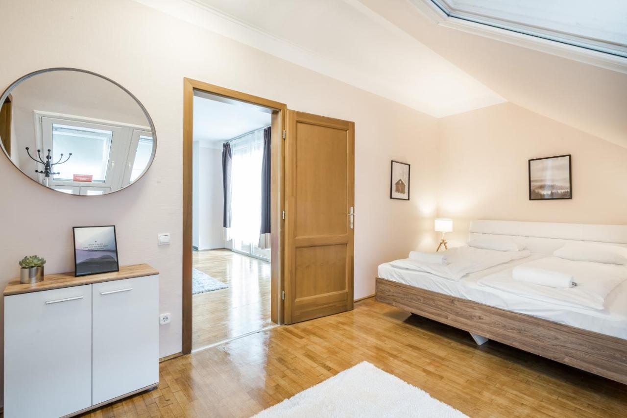 Bpr Timber Loft Home With Balcony Budapest Kültér fotó